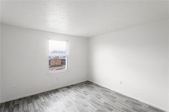 Building Photo - 310 Enright Ct