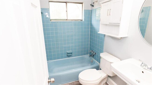 Building Photo - 2917 Cambridge Dr SW