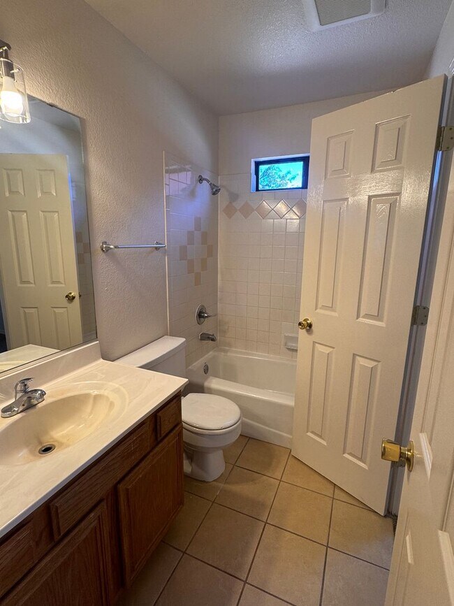 Building Photo - Nice Home is Las Colinas!