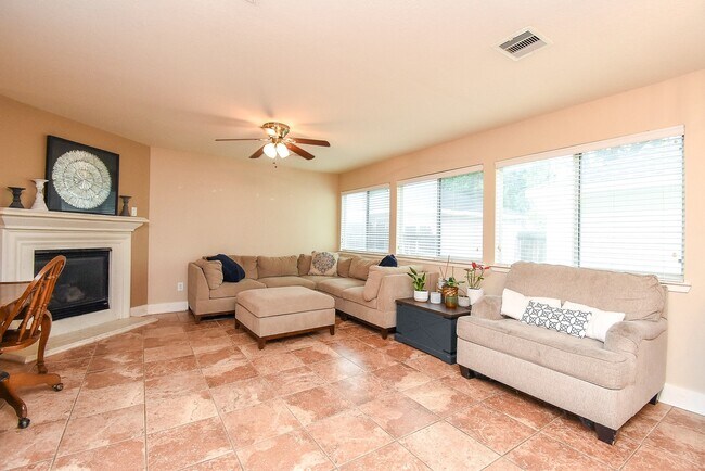 Building Photo - 10735 Cobblecreek Way