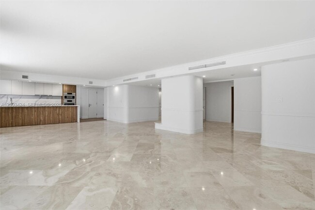 Building Photo - 600 Grapetree Dr