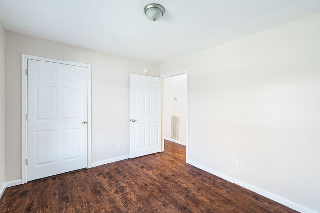 Building Photo - 182 Megan Ln