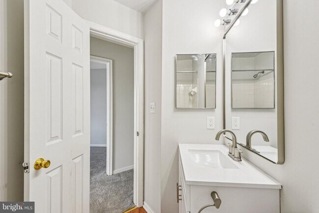 Building Photo - 1440 Nutwood Ct