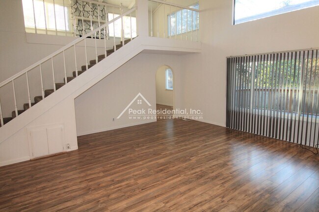 Building Photo - 9344 Winding Oak Dr