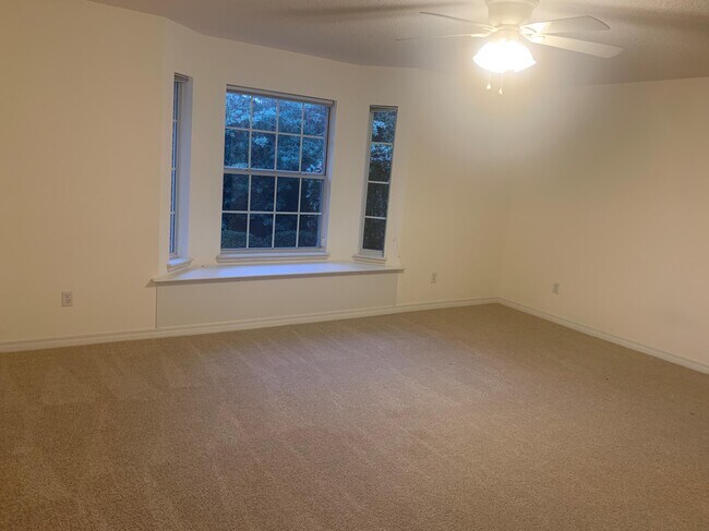 Building Photo - 343 Ruckel Dr