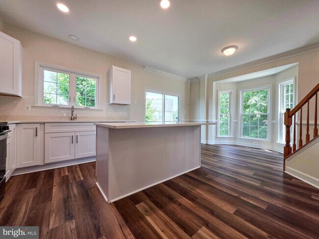 Building Photo - 3300 Broker Ln