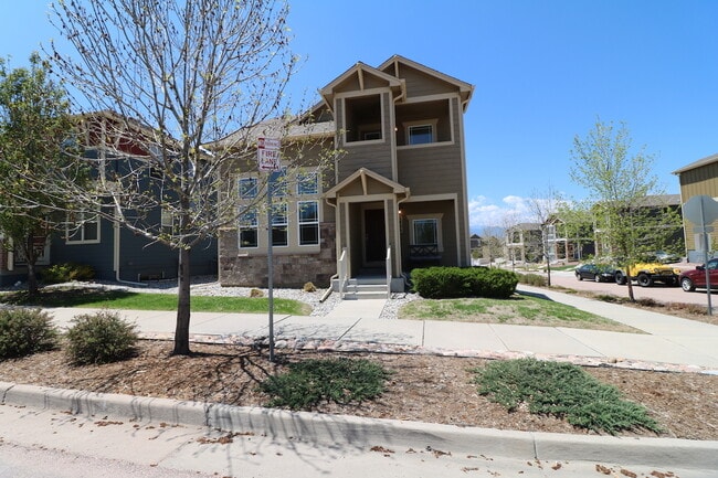 Building Photo - 3bdrm 3bath home with 2 car garage