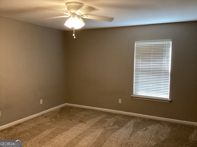 Building Photo - 365 Creekside Dr