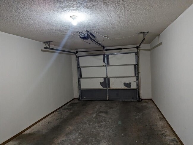 Building Photo - 2863 Kasey Ave