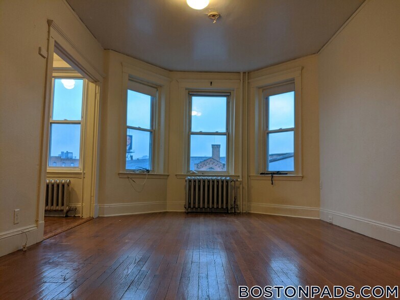Building Photo - 1167 Boylston St