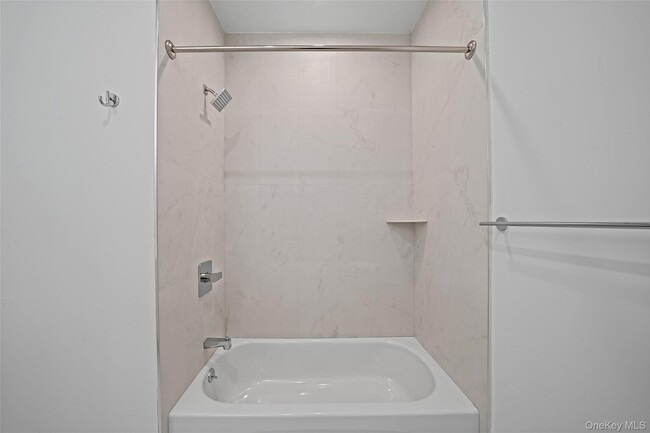 Building Photo - 725 Eastview Dr