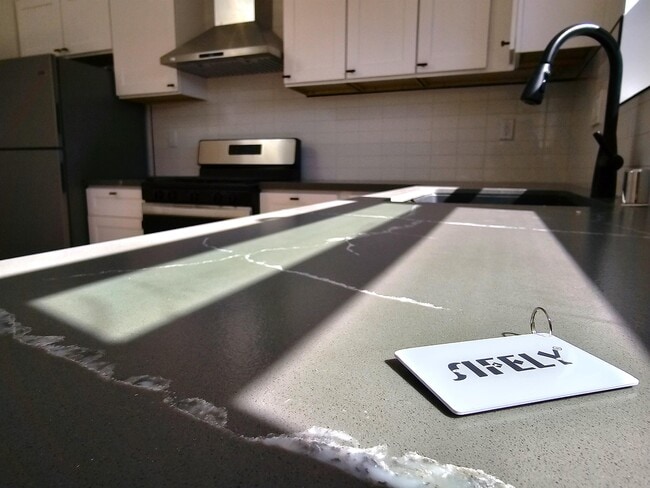 Building Photo - 2711 W 60th St