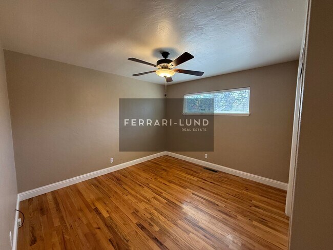 Building Photo - Eden 965-967