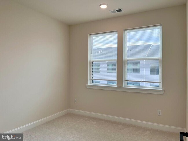 Building Photo - 805 Shay Ct