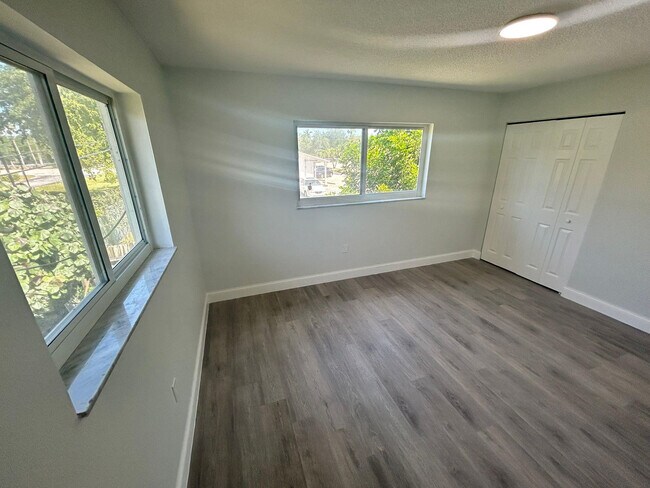 Building Photo - 6601 SW 46th St