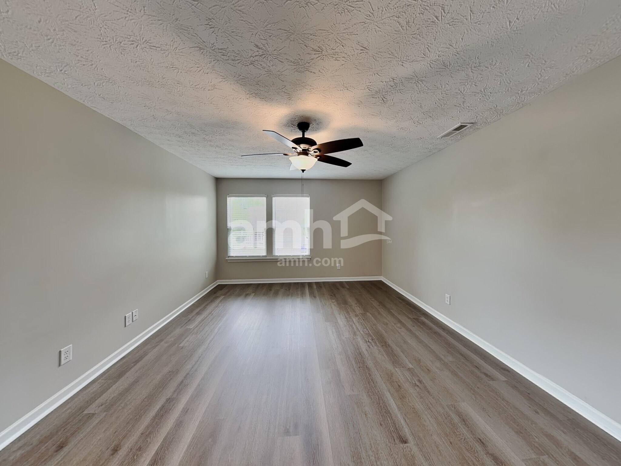 Building Photo - 1127 Fiesta Dr