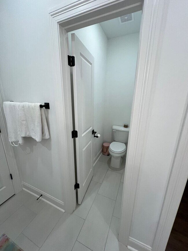 Building Photo - 662 Cottage Grv Cir