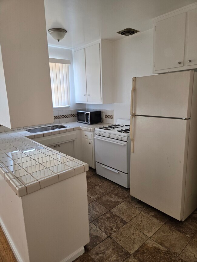 Kitchen - 11259 Hatteras St