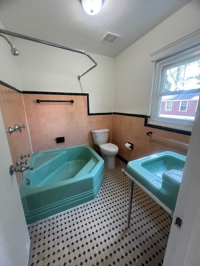 Building Photo - Spacious 4-Bedroom Brick Home with Hardwood Floors and Walk-In Closet