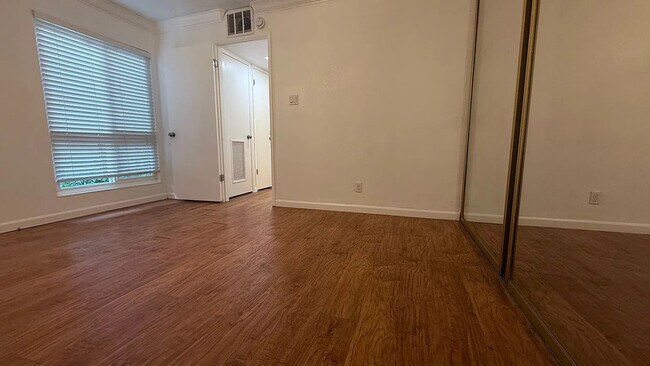 Building Photo - 1701 Mahogany Way