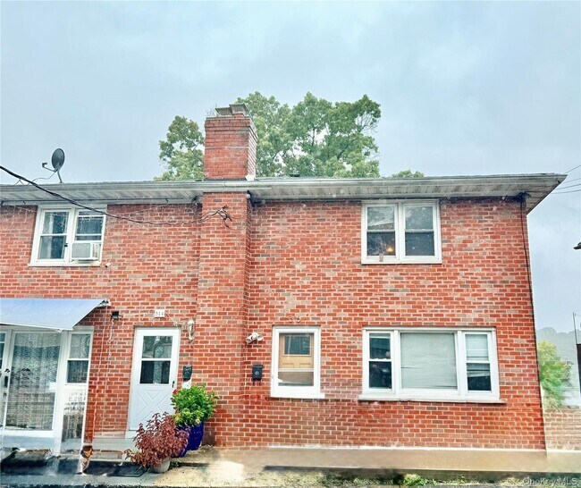 Primary Photo - 516 McLean Ave