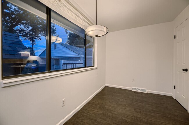 Building Photo - 3125 N Raleigh St