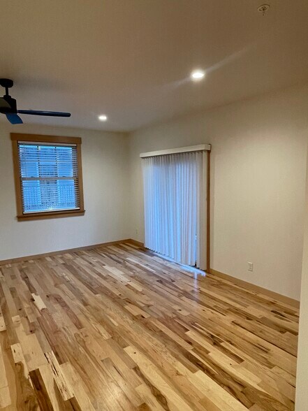 Building Photo - 533 4th Ave SW