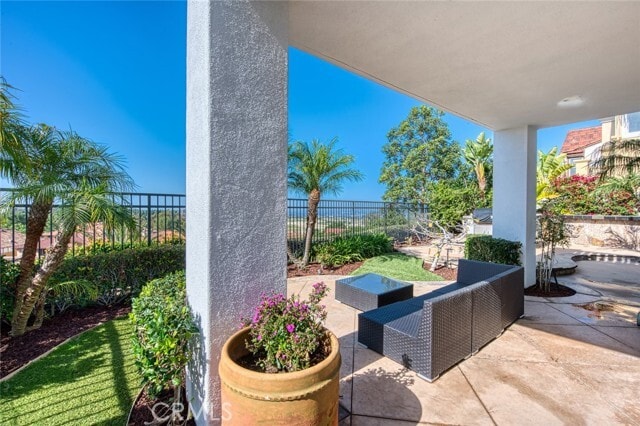 Building Photo - 9 Marisol