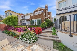 Building Photo - Premier Location in Corona Del Mar for 12-Month Lease