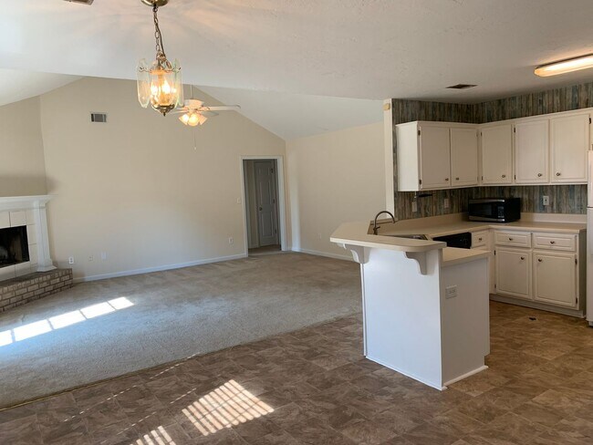 Building Photo - 225 Taylor Cir