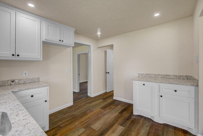 Building Photo - 1118 Cypress St