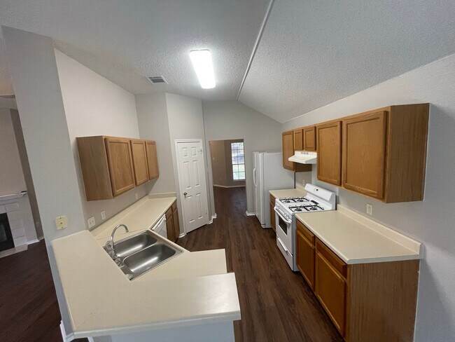 Building Photo - 3625 Cheyenne St