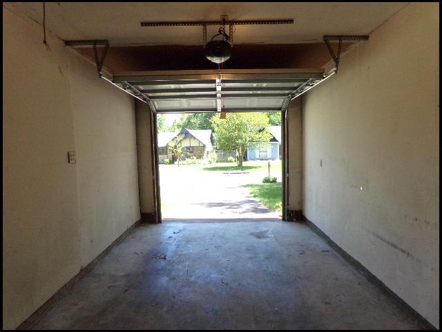 Building Photo - 49 Oak Forest Pl