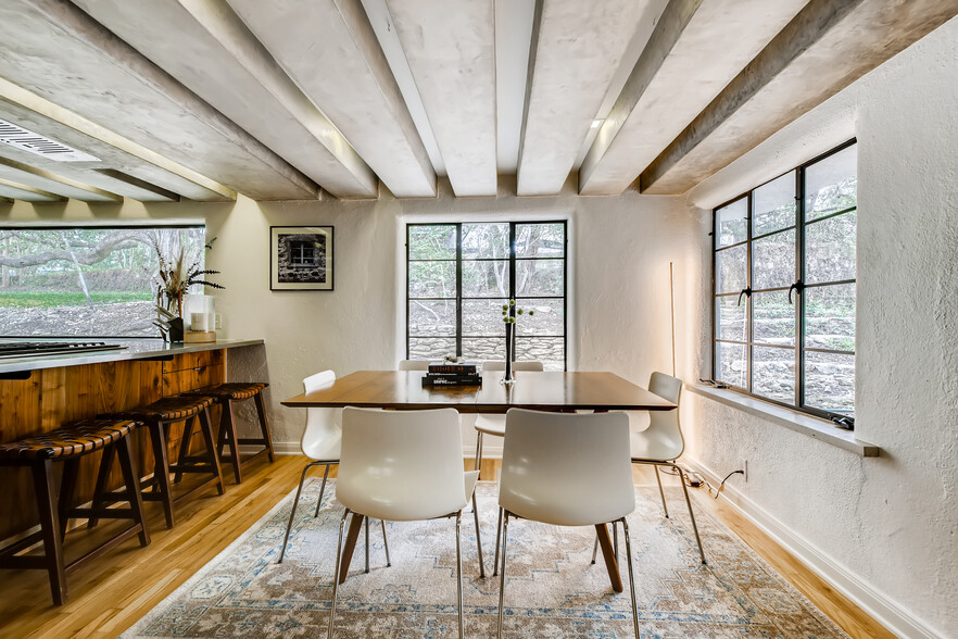 Building Photo - 806 Bouldin Ave