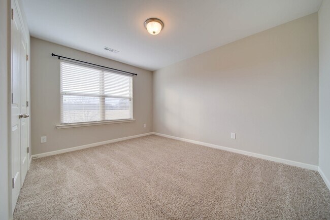 Building Photo - 226 Saxony Way