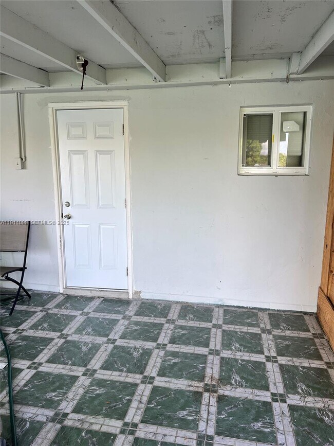 Building Photo - 260 SW 8th Ave