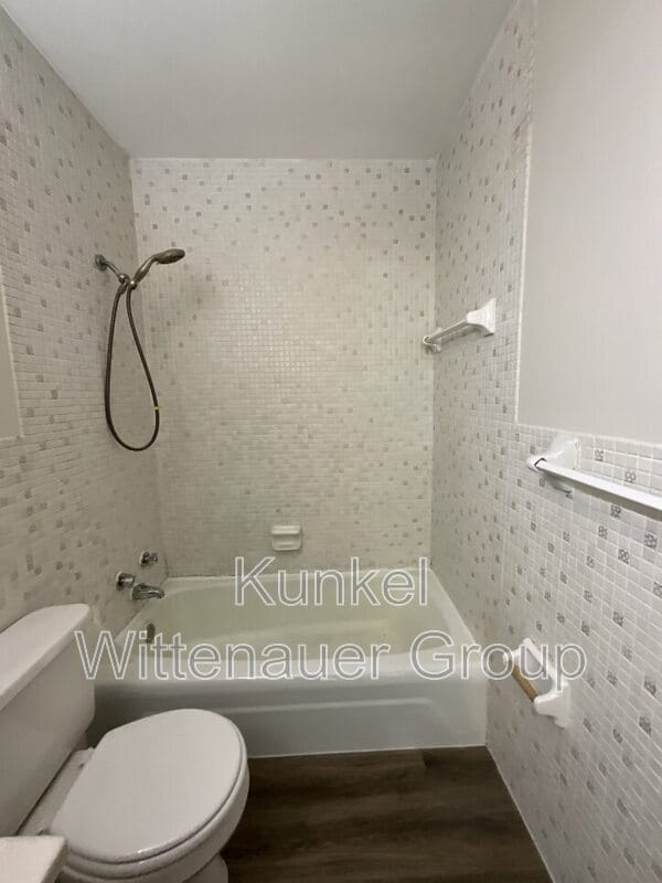 Building Photo - 900 8th St