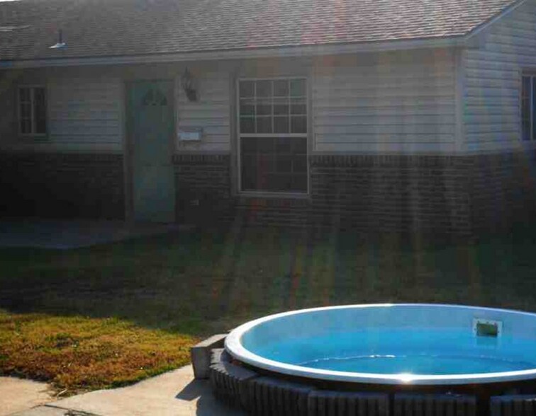 Primary Photo - 2125 North Monroe