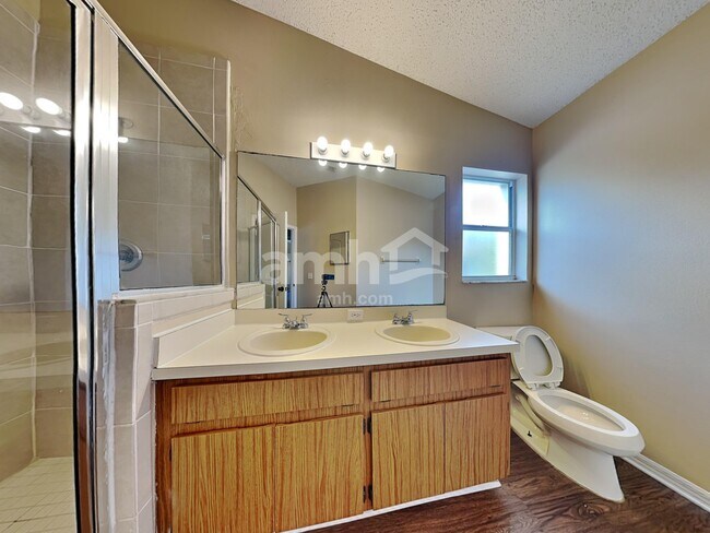 Building Photo - 837 Greenbelt Cir