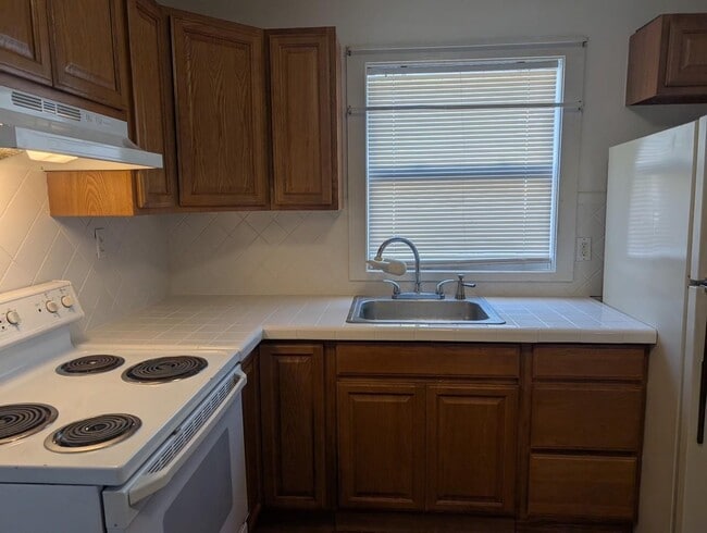 Building Photo - 48 Eleanor Ave