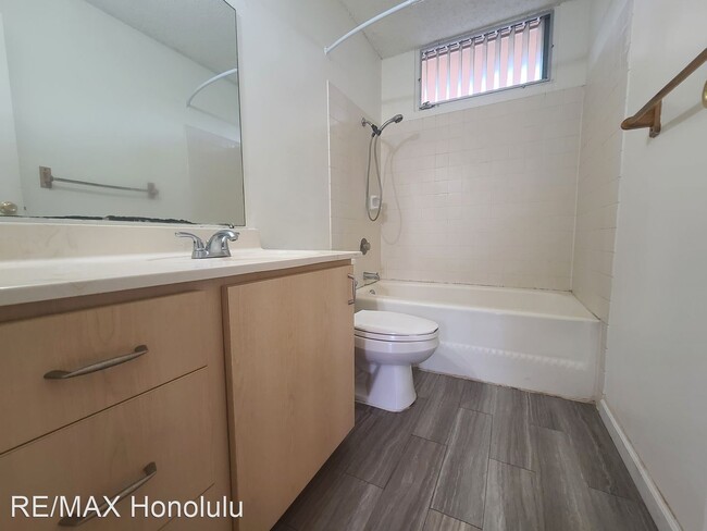 Building Photo - 2 br, 1 bath House - 95-273 Waikalani Dr #...