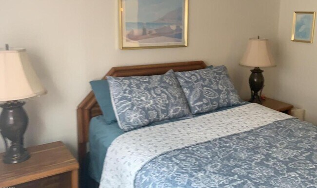 Building Photo - Furnished Seasonal Condo