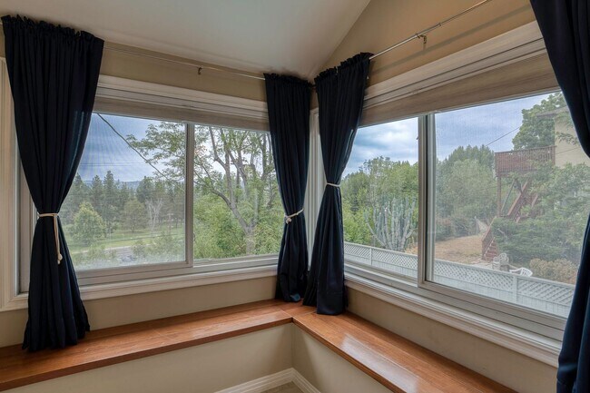 Building Photo - FALL IN LOVE with a Woodland Hills View