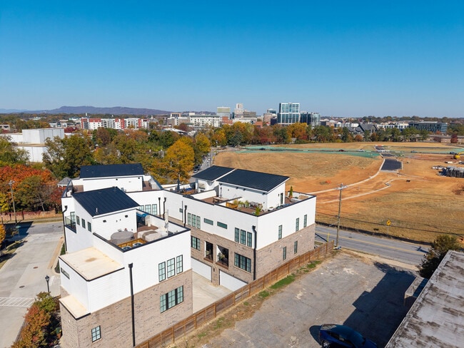 Building Photo - Bradshaw Commons