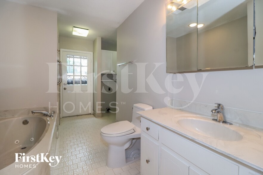 Building Photo - 5299 Twin Woods Ave