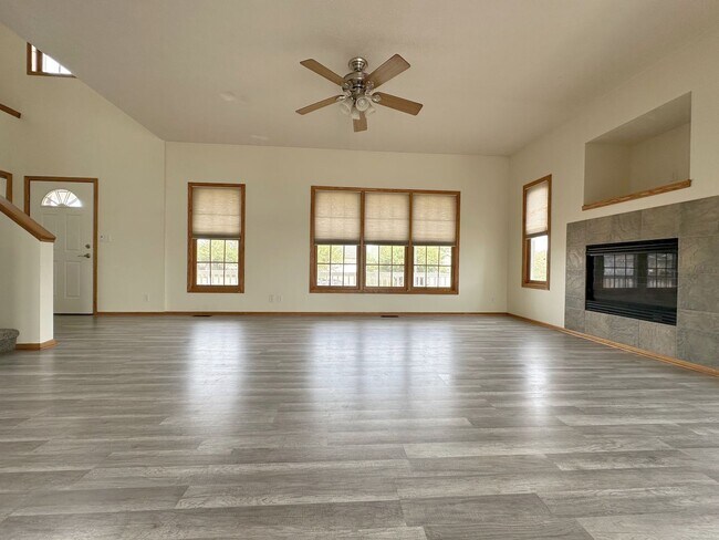 Building Photo - 8621 Lavender Cir