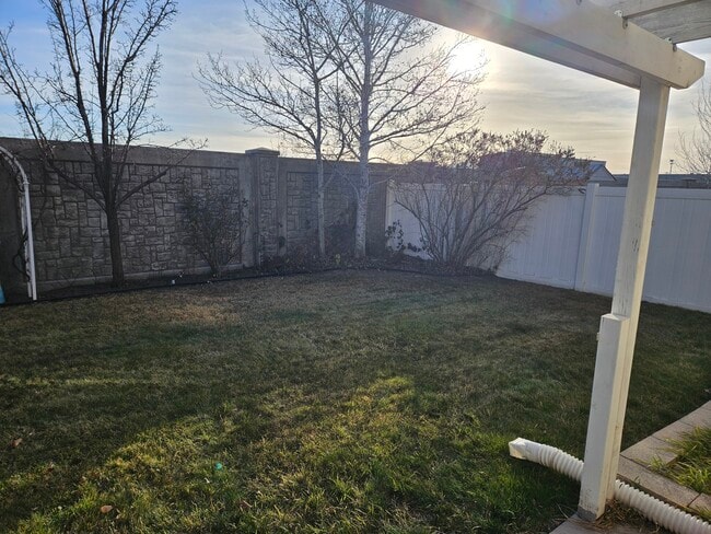 Building Photo - 1023 W Boston Ct