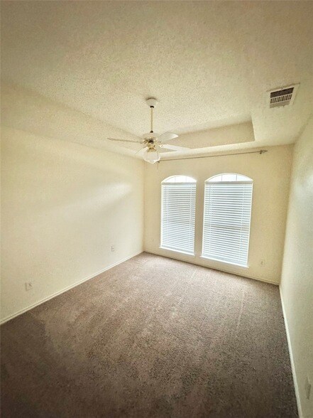 Building Photo - 716 Elm Falls Pl