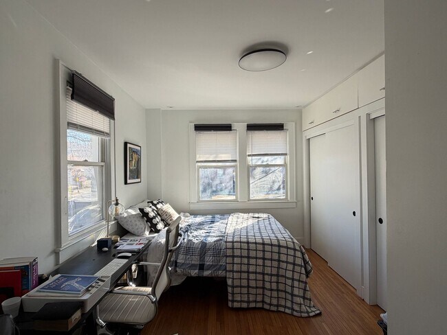 Building Photo - Beautiful 3BR/1.5BA Home with Spacious Yard in Anacostia