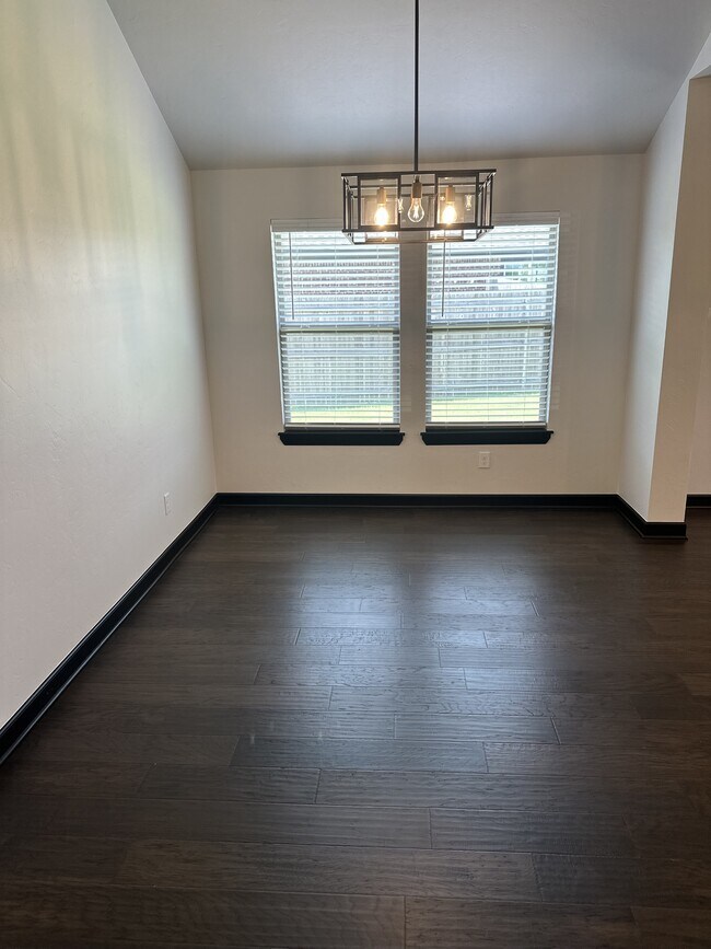 Building Photo - 2229 Roca Dr